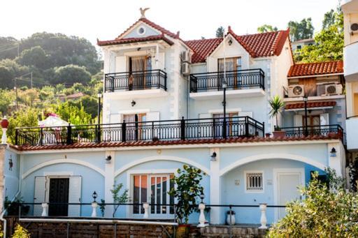 فيلا Fernanda'S Traditional 2 Floor House بوروس المظهر الخارجي الصورة