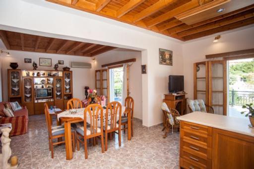 فيلا Fernanda'S Traditional 2 Floor House بوروس المظهر الخارجي الصورة